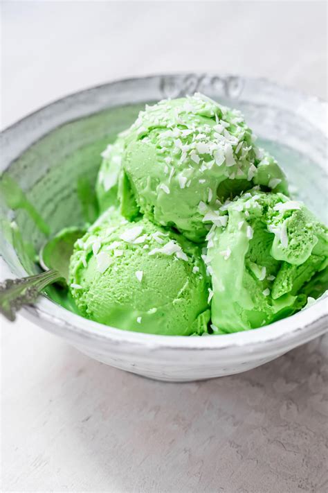 Pandan Ice Cream (made with pandan leaves) - Cooking Therapy