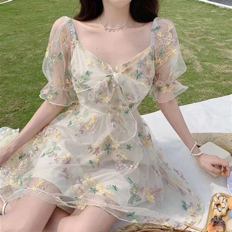 Petal Sea Embroidered Fairy Mini Dress | 여성 패션, 우아한 복장, 패션 드레스