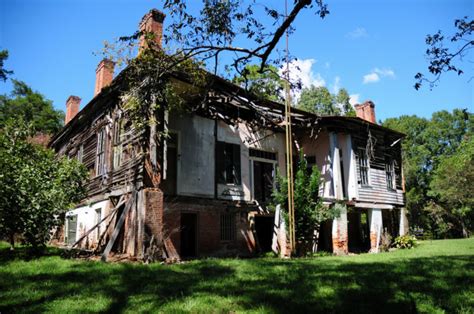 7 Historic Plantations In Mississippi That Are Being Reclaimed By Nature