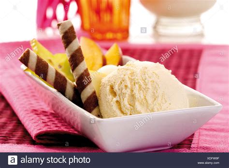 Ice Cream Wafers Stock Photos & Ice Cream Wafers Stock Images - Alamy