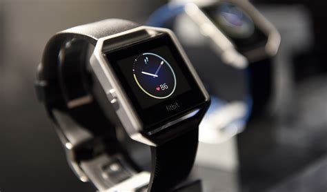 Fitbit Plummets as Competition in Fitness Devices Heats Up - Bloomberg