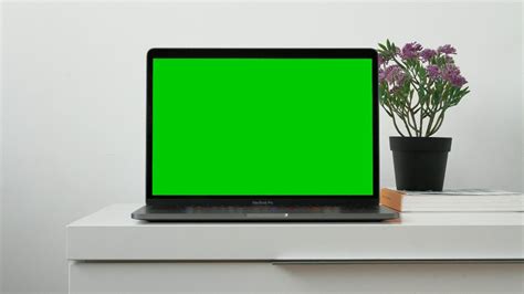 Laptop green screen - YouTube