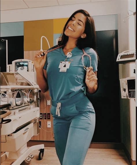 pinterest: @alyssaaguilarr | Nursing clothes, Nurse outfit scrubs ...