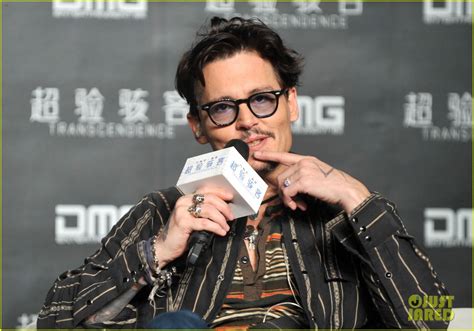 Johnny Deep Confirms Engagement, Shows Off His 'Chick Ring'!: Photo ...