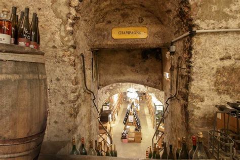 Cellar Reims. Degustation of wine Reims : Sale rare Champagne Reims