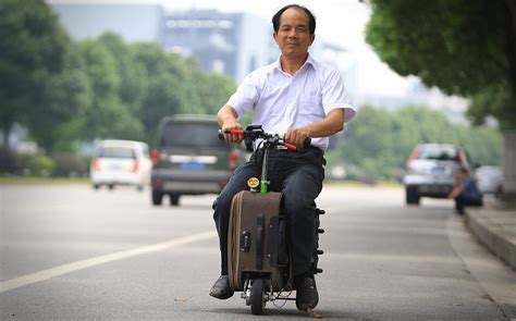 News: Chinese farmer creates suitcase scooter