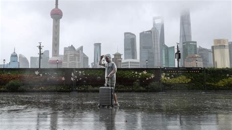 Shanghai evacuates HUNDREDS OF THOUSANDS, cancels flights & suspends ...