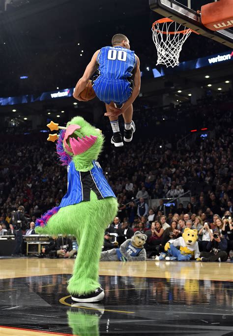 The 2016 NBA Dunk Contest in 7 astonishing photos - SBNation.com