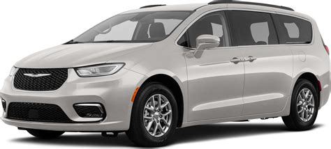 2021 Chrysler Pacifica Reviews, Pricing & Specs | Kelley Blue Book