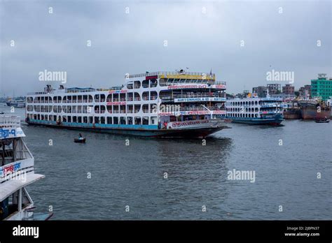 Passenger vessel on the buriganga river, Dhaka, Bangladesh Stock Photo ...