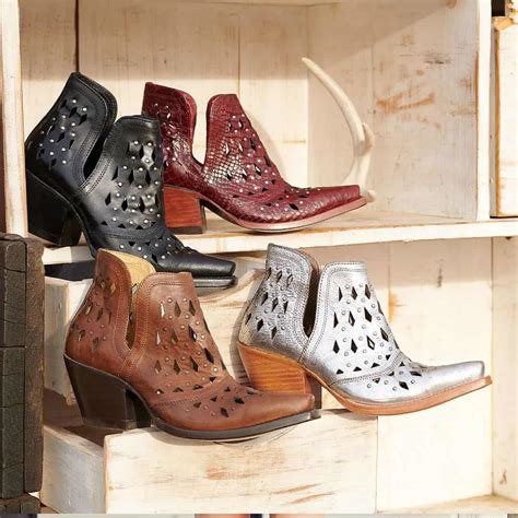 Find Fall Fashion Must-Haves At Cavender's Fall Round Up Sale - COWGIRL ...