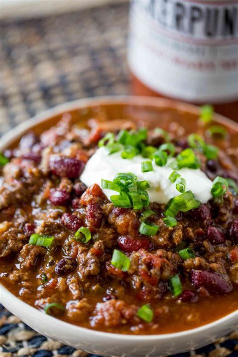 An EASY, classic Slow Cooker Beef Chili that takes no effort at all and ...