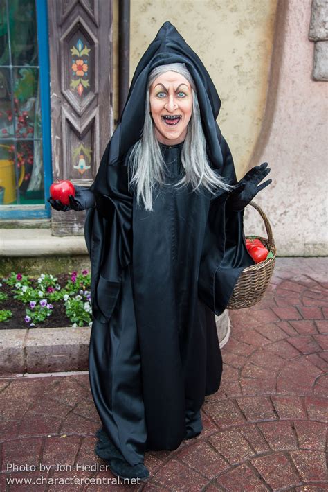 DLP Oct 2013 - The villains coming out to play in Fantasyland | Disney ...