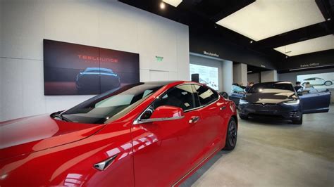 Primul showroom Tesla din România nu vinde mașini - EVmarket.ro