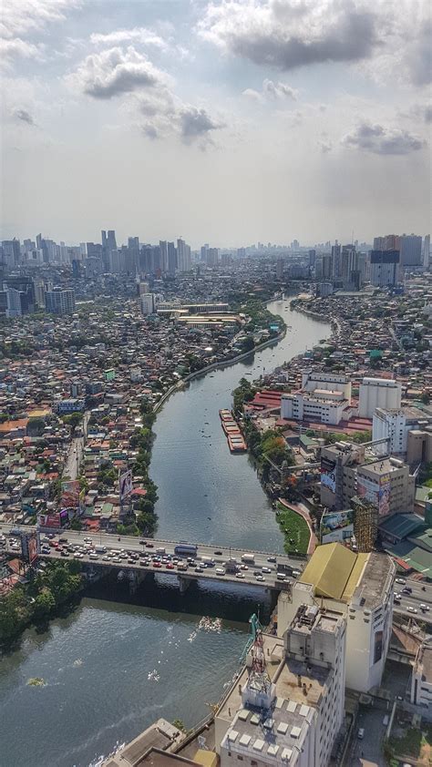 Pasig River Dividing Makati and Mandaluyong : r/Philippines