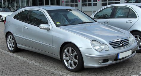 File:Mercedes C 220 CDI Sportcoupé (CL203) front 20100704.jpg - Wikimedia Commons