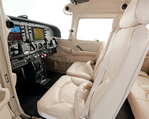 Luxury Cessna 172 Interior