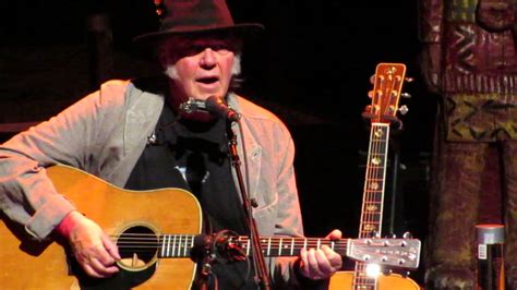 Neil Young - Old Man - Chicago Theater, Chi IL. Apr 22, 2014 - YouTube