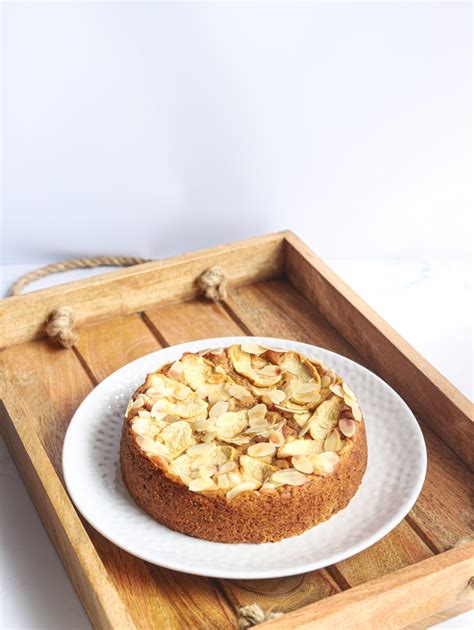 Apple Almond Cake - moist, easy, full of flavor! Traditional coffee ...