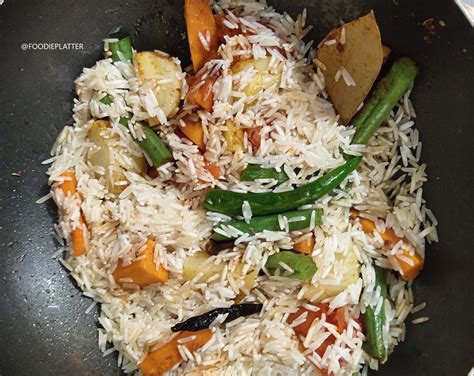 Vegetable Pulao Recipe (Rice Cooker/ Pressure cooker) - Foodie Platter ...