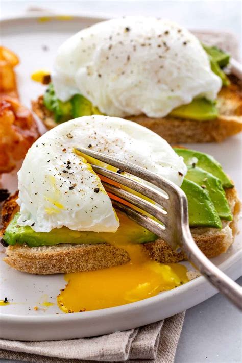 How to Poach an Egg Like a Pro - Jessica Gavin