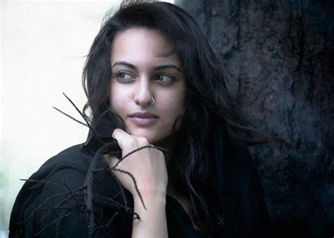 Sonakshi Sinha Wallpapers - Dabangg Actress