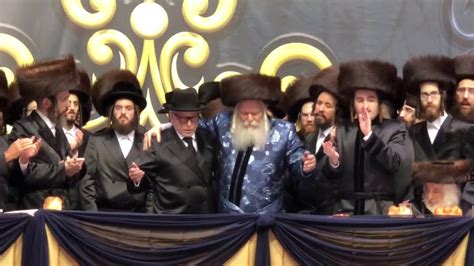 Bobov Ruv Dancing with Hanugid R’ Izzy Englander at the Grand Bobov Wedding - YouTube