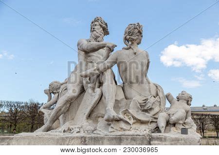 Sculpture Jardin Des Image & Photo (Free Trial) | Bigstock