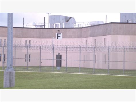 Thousands Of Inmates Begin Move From Graterford To New Prison ...