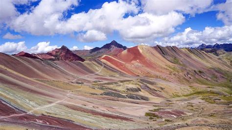 Hiking Rainbow mountain – Explore with Lora