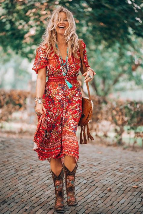 red dress bohemian style Look Hippie Chic, Estilo Hippie Chic, Estilo ...