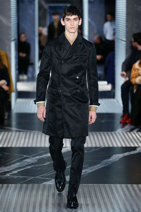 Prada Fall 2015 Menswear Fashion Show | Menswear, Mens fashion coat, Jackets men fashion