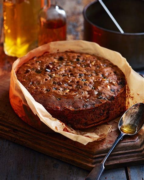 Spiced rum butter mincemeat cake | Recipe | Christmas cake recipes ...