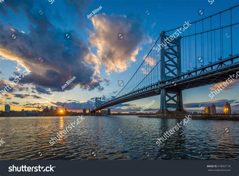 Benjamin Franklin Bridge Delaware River Sunset Stock Photo 618667178 ...