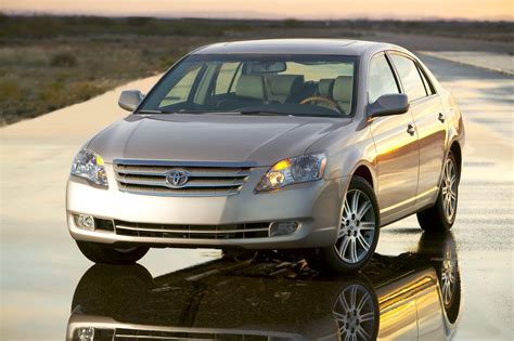 Here's What We Love About The 2005 Toyota Avalon