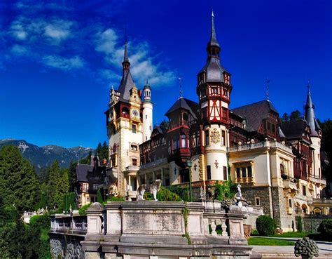 Peleș and Pelișor – Castles of the Romanian Royal Family – 5-Minute History