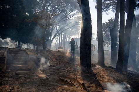 Residents evacuated as mountain fire spreads in Cape Town