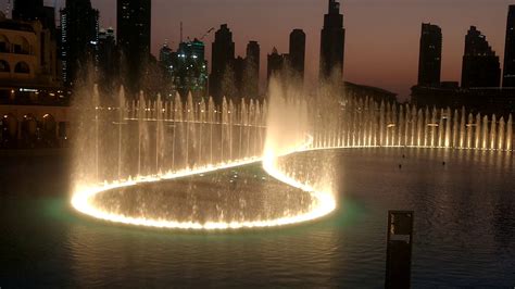 Dubai Mall Musical Water Fountain - YouTube