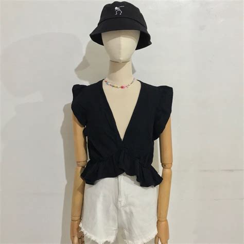 Black V line top, Women's Fashion, Tops, Blouses on Carousell