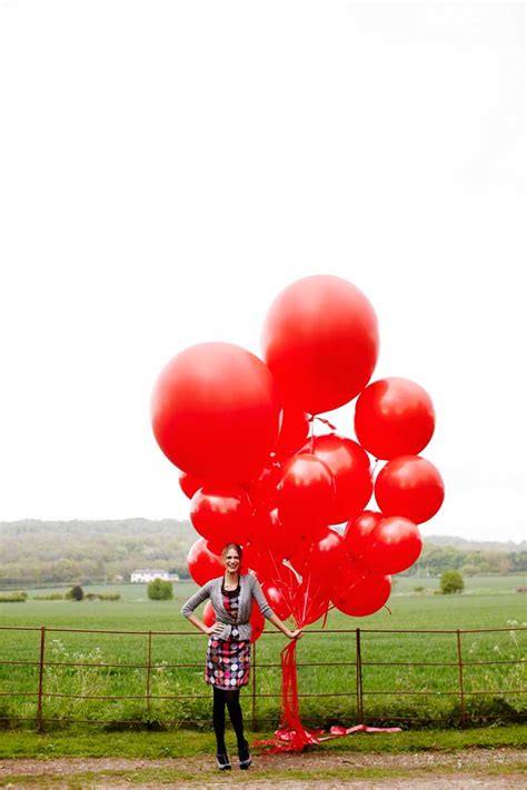 #alyssapizermanagement #photography #lifestyle #fashion #red #balloon #fun #colettedebarros ...