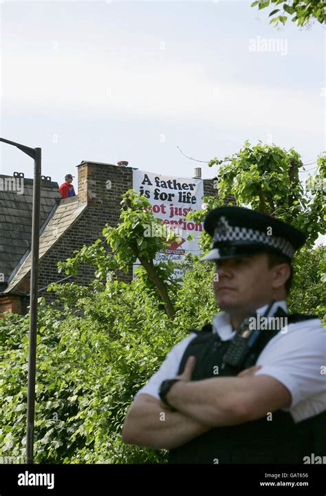 Fathers 4 Justice protest Stock Photo - Alamy