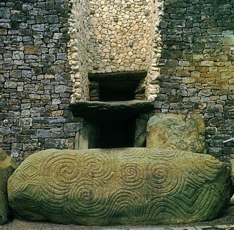 Newgrange: An 5,000-year-old Cosmic Monument That Predates the Pyramids by 500 years | Newgrange ...