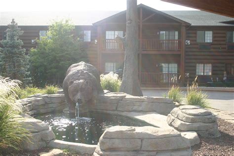 Welcome to your vacation destination! Grizzly Jack's Grand Bear Resort ...