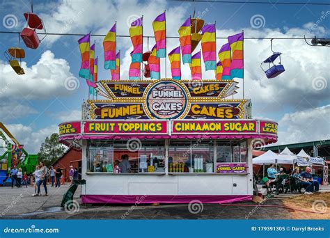 Funnel Cake Vendor at County Fair Editorial Image - Image of family, attraction: 179391305