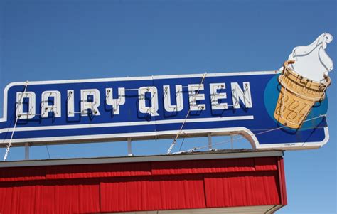 Appreciating a vintage Dairy Queen sign in Janesville | Minnesota ...