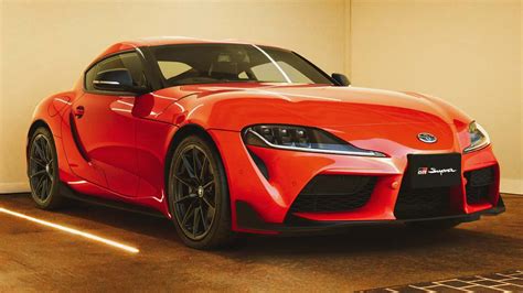 Toyota Supra Plasma Orange 100 Hadir dengan Warna Eksklusif