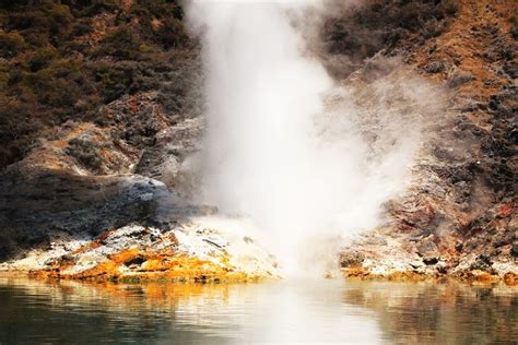 Gorgeous Geysers, Smelly Sulphur and Crazy Colours at Rotorua | Never ...