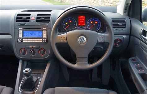 Volkswagen Golf Hatchback Review (2004 - 2008) | Parkers