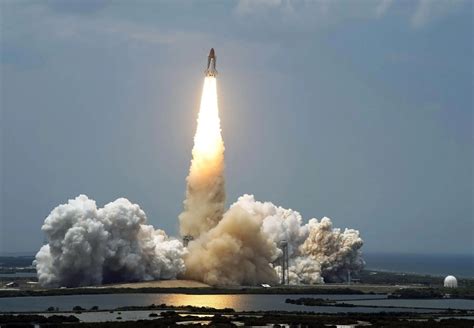 24 Spectacular Space Shuttle Launch Images