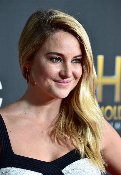 Shailene Woodley - 2014 MTV Movie Awards - Red Carpet Fashion Awards